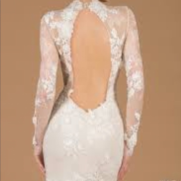 Chic Nostalgia Halo Wedding Dress - Picture 4 of 4